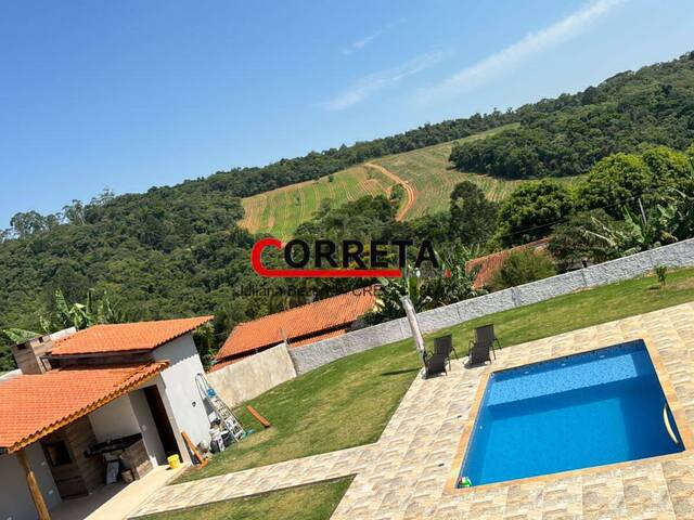 Casa para Venda em Ibiúna - 3